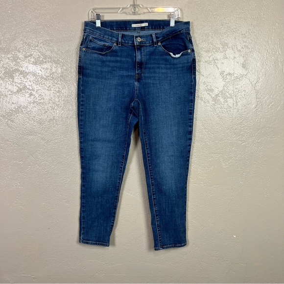 Levis Jeans Womans Sz 31  Classic Crop‎ Style Blue Straight Leg Mid Rise Pants - Picture 1 of 13